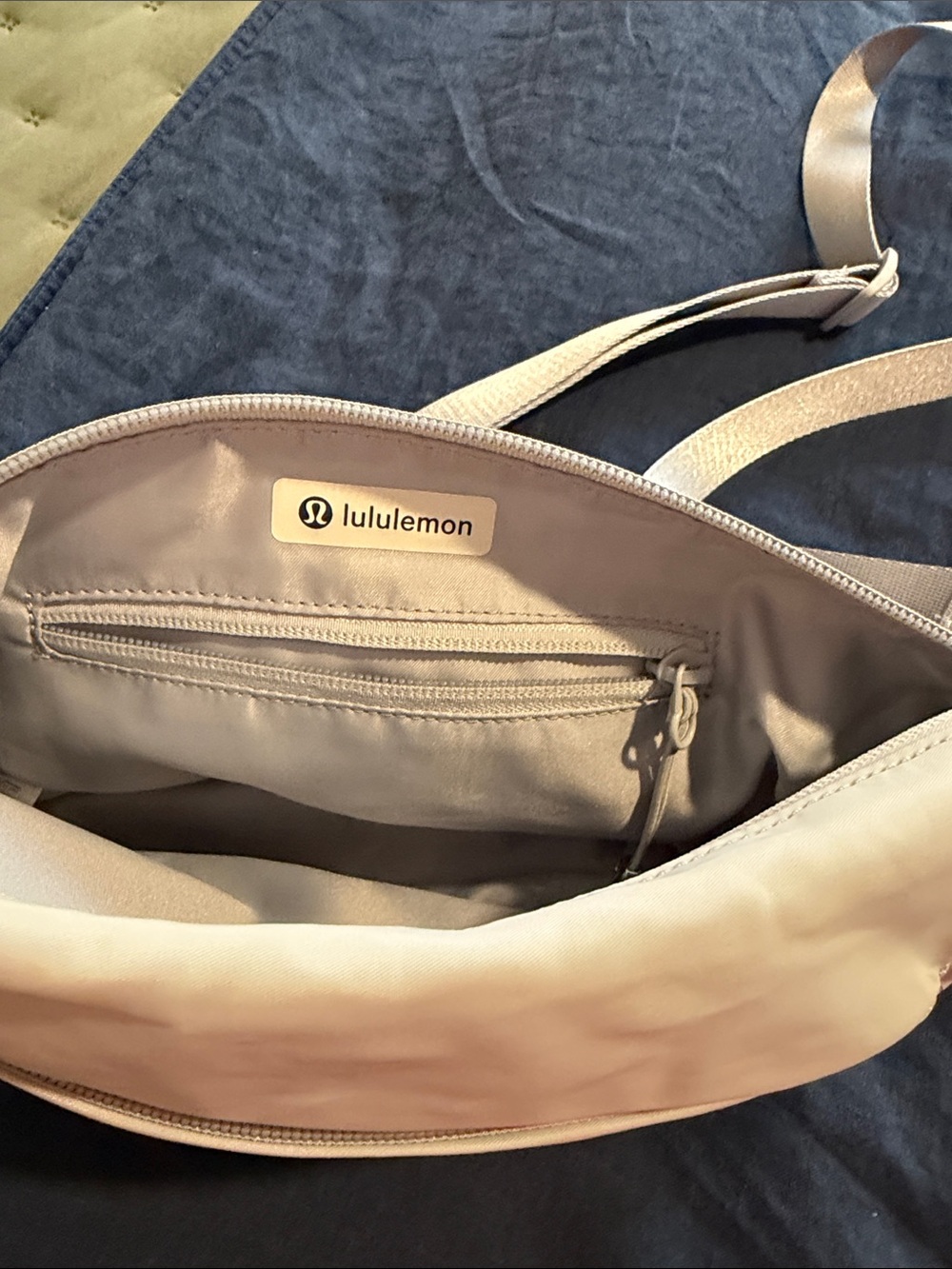 Lululemon festival bag, light gray, 5 L - Picture 6 of 13